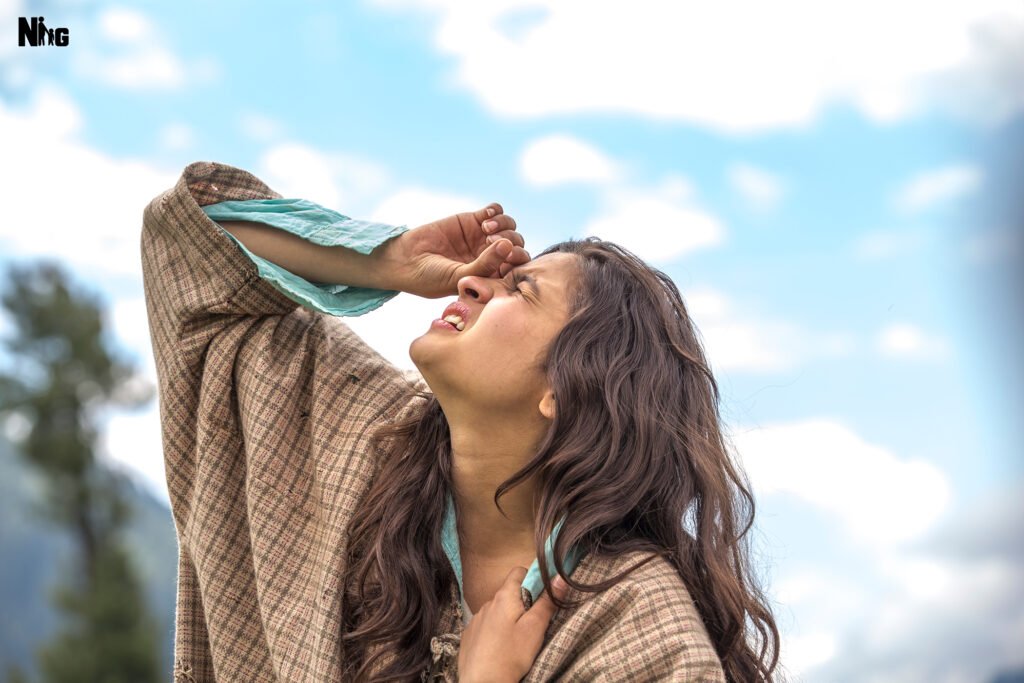 Alia-Bhatt-Shooting-for-Highway-at-Aru-Valley,-Kashmir,---12-05-2013